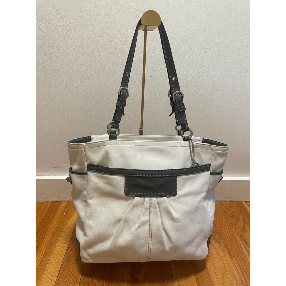 Coach Soho Large Leather Tote Cream Grey Shoulder Bag Pleated F14643